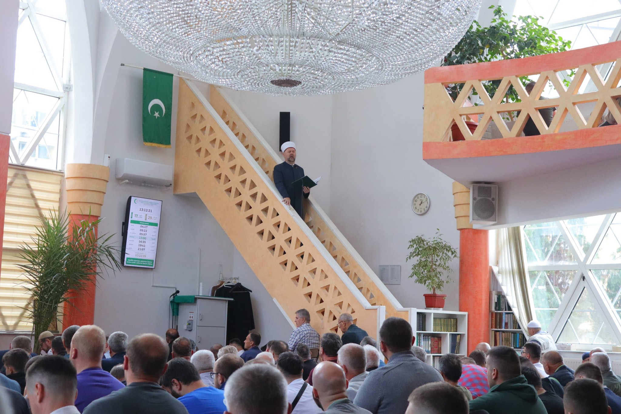 Muftija Dizdarević održao hutbu u Ensar džamiji u Zenici: “Čistoća je pola vjere”