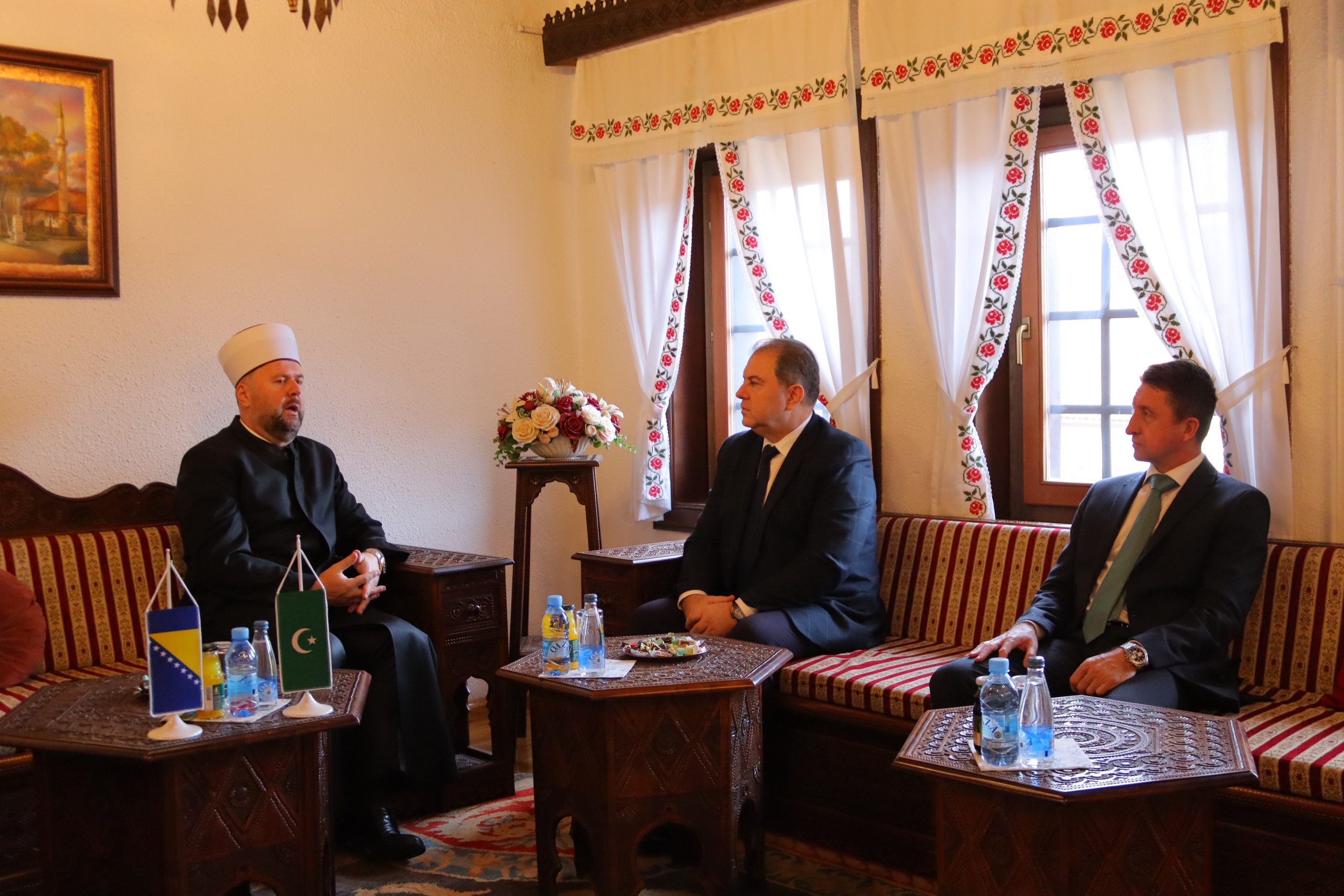 Direktor Uprave za vjerske poslove i voditelj Odjela za mekteb i mlade posjetili Muftijstvo zeničko