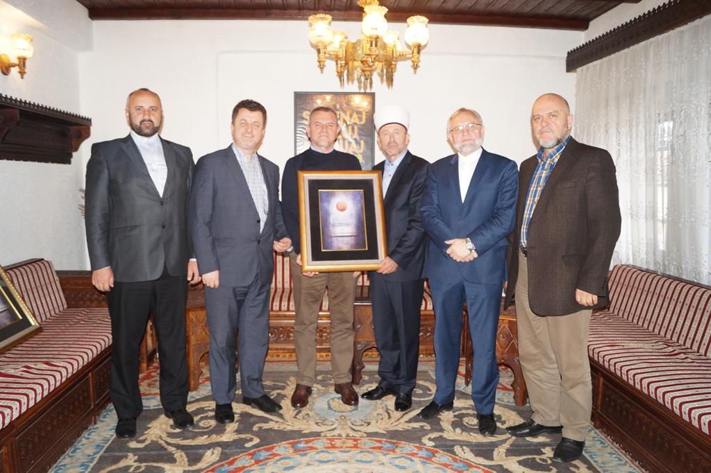 Priznanje ”Pečat Sultan-Ahmedove medrese” dodijeljeno dekanu i profesorima IPF u Zenici