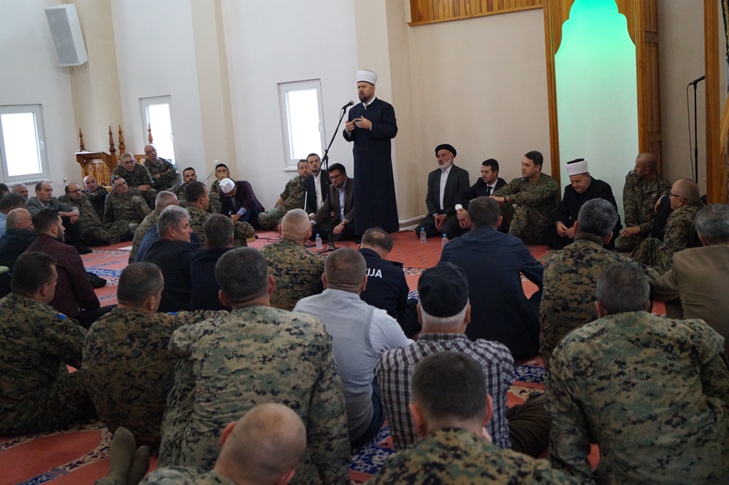 Muftija zenički na mevludu u Kasarni „7. Muslimanske brigade” u Zenici