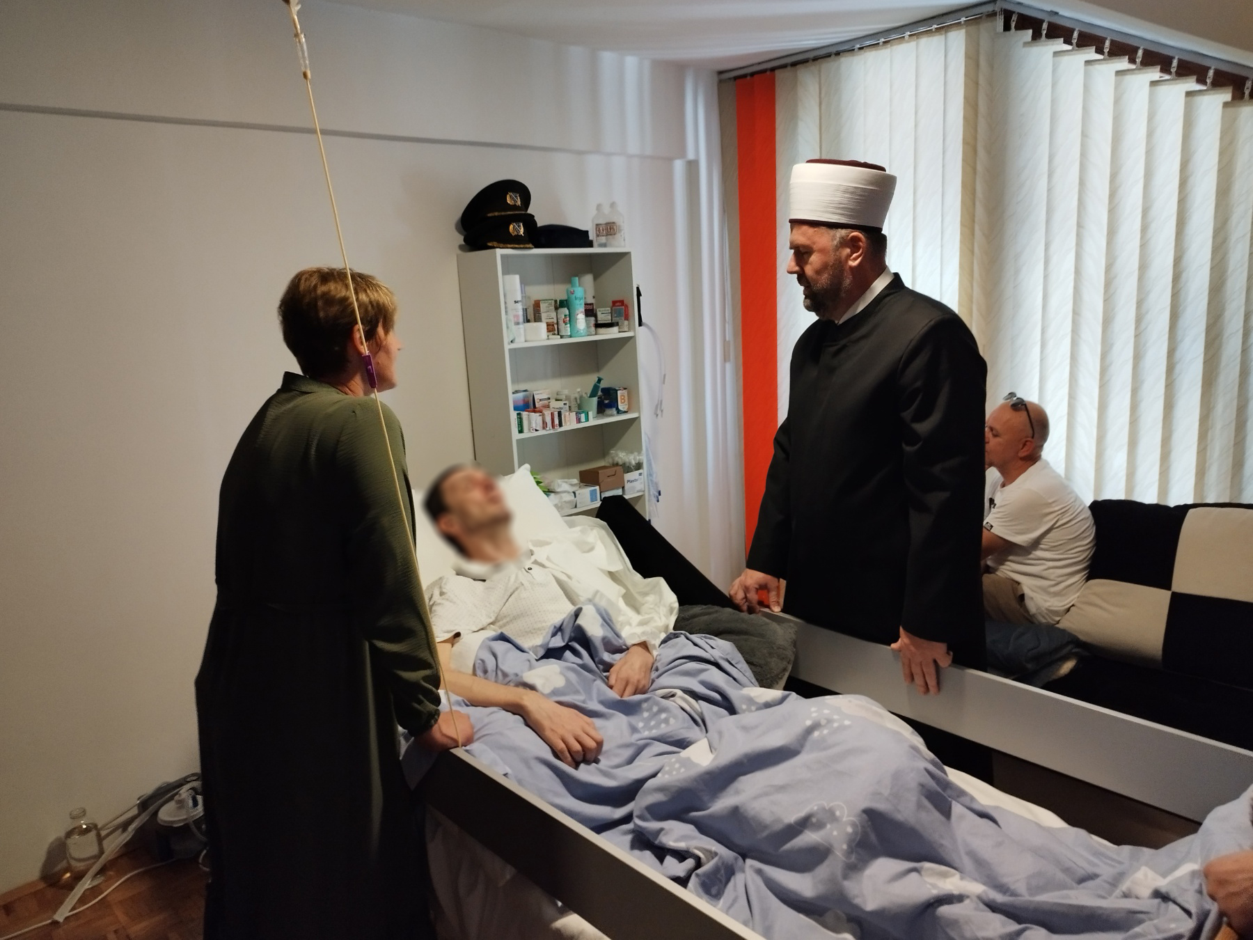 Muftija zenički posjetio bolesnog Mulu Imamovića, dobitnika Zlatnog ljiljana